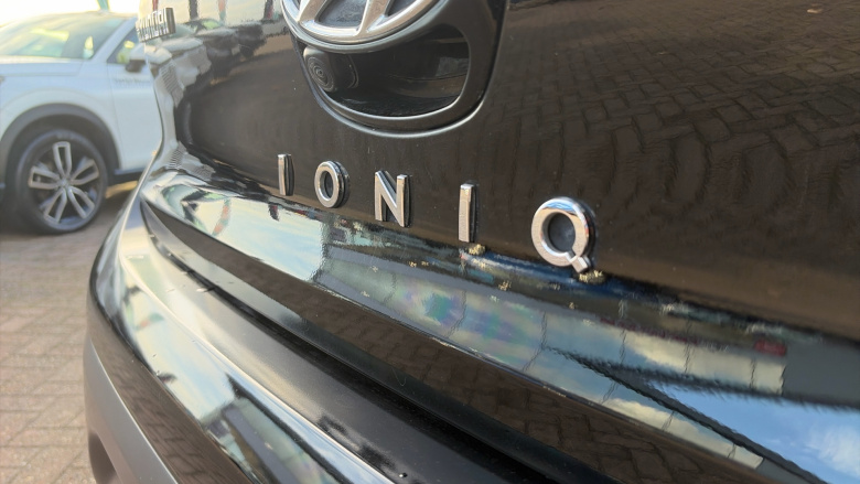 Hyundai IONIQ 1.6 GDi Plug-in Hybrid Premium 5dr DCT Hatchback